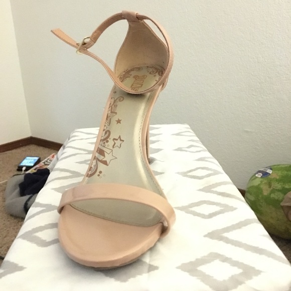 Heels - Picture 2 of 3